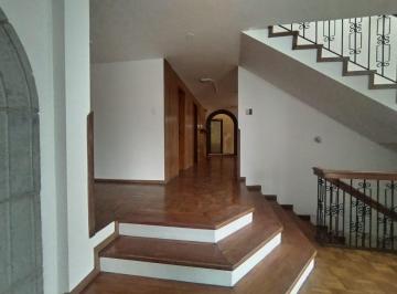 Casa · 473m² · 10 Habitaciones · 4 Estacionamientos · El Batan, Hermosa Casa Comercial en Renta, 500 m²