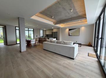 Casa de 4 habitaciones, Quito · Venta Casas en Urbanización Privada Campo Alegre