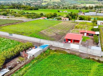Casa de 3 habitaciones, Antonio Ante · Quinta en Venta en Atuntaqui Sector Ontañon - 2256 m²