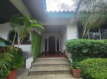 Casa de 4 habitaciones, Guayaquil · Casa de un Piso 800 m² Terreno, con Piscina