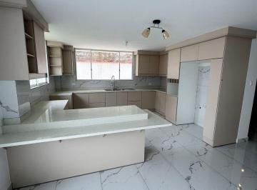 Casa de 4 habitaciones, Quito · Venta Oportunidad 220 m² 4 Dorm. Cashapamba 3 Parqueaderos