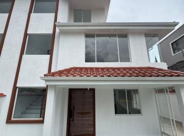 Casa de 4 habitaciones, Quito · En Venta Casa 4 Dorm. 3 Parqueaderos Sector Cashapamba