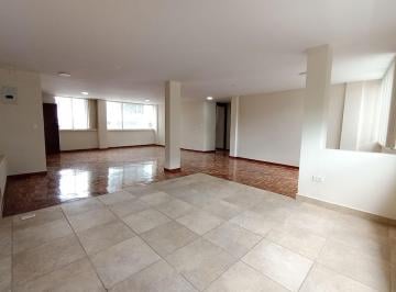 Oficina comercial , Quito · Oficina de 120 m² en El Corazón de La Floresta – Amplia E Iluminada