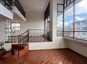 Casa de 5 habitaciones, Quito · Casa Comercial en Alquiler Sector Rumipamba
