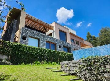Casa de 4 habitaciones, Quito · Vendo Casa con Piscina Sierra del Moral