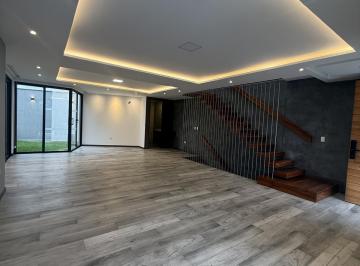 Casa · 247m² · 3 Habitaciones · 4 Estacionamientos · En Venta Casa Independiente de 3 Habitaciones, Sector Nayón