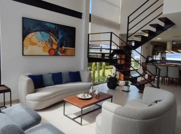 Casa · 265m² · 3 Habitaciones · 2 Estacionamientos · Venta Casa, 3 Dorm. / Estudio, Nayon, en Urbanización
