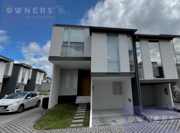 Casa · 143m² · 3 Habitaciones · 2 Estacionamientos · Venta de Casa Esquinera Moderna 143 m² en El Valle de Los Chillos - Mirasierra / Seguridad 24/7 (Ab