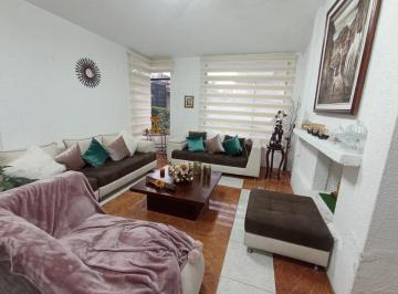 Casa · 221m² · 3 Habitaciones · 3 Estacionamientos · Venta Casa con Terreno, Sector La Armenia 1