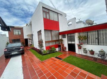 Casa de 6 habitaciones, Quito · Venta Dos Casas en El Inca Urbanizacion Cerrada