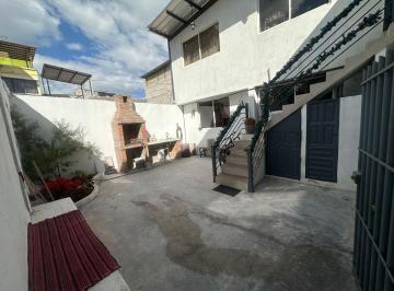 Casa de 3 habitaciones, Quito · San Antonio de Pichincha - Casa Rentera de Venta Sobre Via Principal