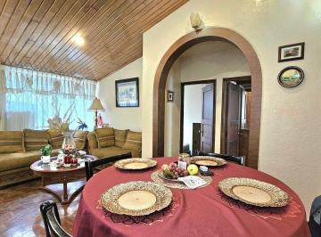 Casa · 370m² · 11 Habitaciones · 3 Estacionamientos · Venta Casa Rentera Pomasqui con Gran Potencial Para Negocio