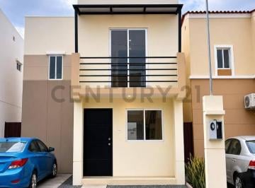 Casa · 68m² · 2 Habitaciones · 2 Estacionamientos · Venta Casa en Urb. La Gran Vittoria, Via Salitre, Aurora. m. A.
