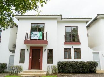 Casa de 3 habitaciones, Guayaquil · Casa de Dos Plantas en Venta en Urbanización Villas del Bosque, Vía a La Costa