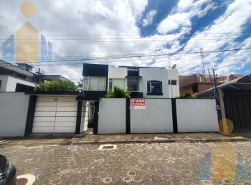 Casa · 150m² · 3 Habitaciones · 6 Estacionamientos · Casa Independiente Dentro de La Urb. Los Retoños Sector La Armenia