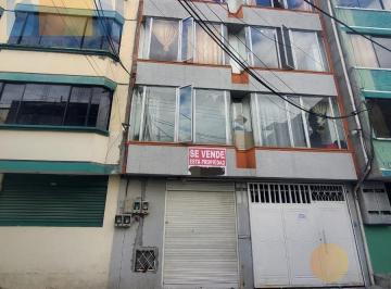Casa · 556m² · 13 Habitaciones · 3 Estacionamientos · Casa Rentera en Venta Al Sur de Quito Distribuida en 5 Pisos Sector Ajavi