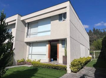 Casa de 3 habitaciones, Quito · Casa en Venta en Cumbayá, Cerca Al Potrero 300 m² Terreno