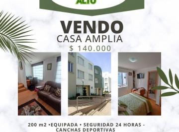 Casa de 3 habitaciones, Quito · Ponceano Alto Vendo Casa de 3 Dorm. con 185 m²