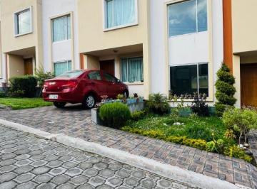 Casa de 3 habitaciones, Quito · Venta Casa en Carcelen