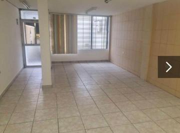 Casa de 4 habitaciones, Quito · Vendo Casa, con Galpon 2 Locales, Quito Norte
