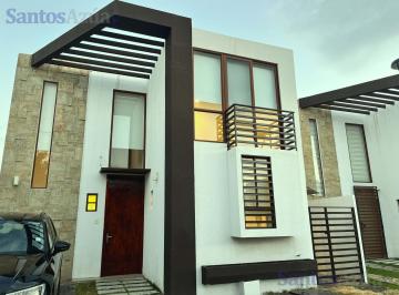 Casa · 147ha · 3 Habitaciones · 2 Estacionamientos · Casa en Venta Manta Tennis, Casi Nueva, Privada Barbasquillo - Sb