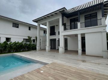 Casa de 5 habitaciones, Guayaquil · Casa por Estrenar de 5 Dorm. Al Pie del Canal en Aires del Batan
