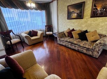 Casa de 4 habitaciones, Quito · Hermosa Casa de Venta (Santa Lucía)