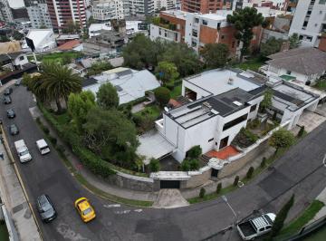 Terreno / Lote , Quito · Constructores Vendo Casa Esquinera - Bellavista