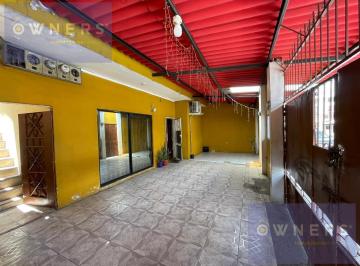 Casa · 206m² · 8 Habitaciones · 2 Estacionamientos · Venta de Casa Rentera en El Sur de Guayaquil (Lm)