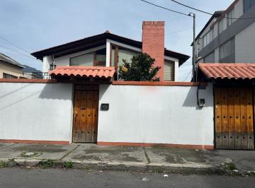 Casa de 4 habitaciones, Quito · Casa de Venta Sector 12 de Octubre