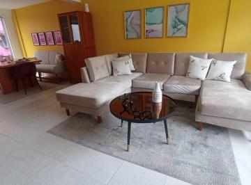 Casa · 142m² · 3 Habitaciones · 2 Estacionamientos · Casa en Venta Sector Pomasqui en Urbanización Privada.