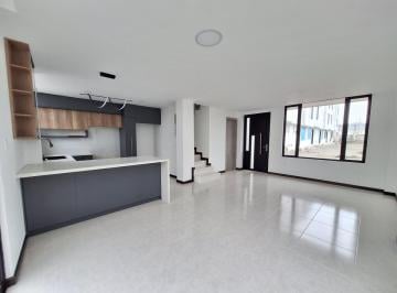 Casa · 130m² · 4 Habitaciones · 3 Estacionamientos · Venta Casa en Conjunto, 4dorm. Salida Indep. a La Calle, 2 Terrazas, 3 Parq.