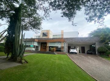 Casa de 4 habitaciones, Quito · Casa de Venta en Puembo, Cerca Al Club Arrayanes, 4 Dorms con Baño, Amplio Jardín, Área de Servicio.