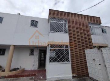 Casa de 3 habitaciones, Quito · Hm/ Sector Calderon! en Venta Casa de 2 Pisos, de 114.46 m², en 69.900 Usd.