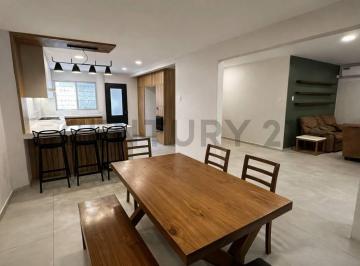 Casa · 190m² · 3 Habitaciones · 2 Estacionamientos · Casa Moderna de 1 Planta con Cerramiento en Urdesa – Excelente Ubicación