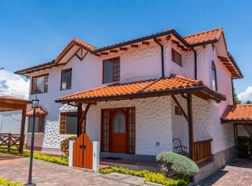 Casa de 3 habitaciones, Quito · Casa de Venta, San Rafael. Conj Entre Bosques