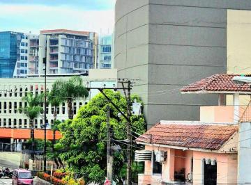 Casa de 6 habitaciones, Guayaquil · ¡Atención Inversionistas! Propiedad Ideal Para Empresa o Casa Rentera, a Una Cuadra del Mall del Sol
