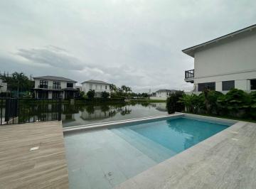 Casa de 5 habitaciones, Guayaquil · Aires de Batán, en Venta Casa 595 m², Al Pie del Pago, de 5 Dorm. en Samborondon Km 8.5