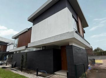 Casa · 297m² · 3 Habitaciones · 2 Estacionamientos · Casa de Venta por Estrenar en Puembo