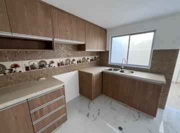 Casa de 3 habitaciones, Quito · Casa en Venta – Totalmente Remodelada 3 Hab.