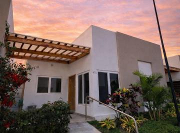 Casa de 3 habitaciones, Salinas · Casa Moderna en Venta en Urbanización Privada – Salinas