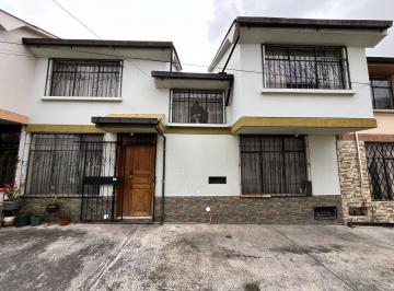 Casa · 124m² · 3 Habitaciones · 1 Estacionamiento · Casa en Ponceano