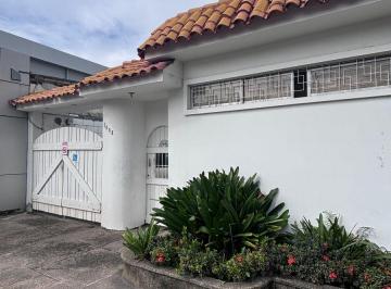 Departamento de 2 habitaciones, Guayaquil · Renta Alquiler de Departamento Planta Baja de 2 Dorm. Amoblado y Equipado en Urdesa Central