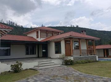 Quinta vacacional de 6 habitaciones, Quito · Vendo Quinta con Piscina, 4 Dorm., Una Sola Planta, Árboles Frutales, Guayllabamba