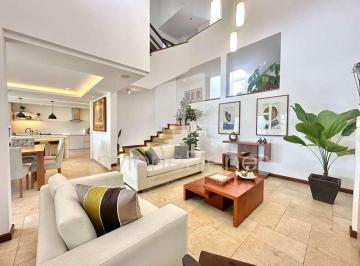 Casa · 240m² · 3 Habitaciones · 2 Estacionamientos · Casa de Venta en La Viña Alta en Tumbaco
