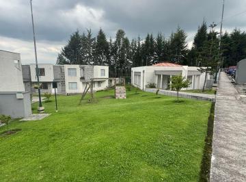 Casa de 3 habitaciones, Quito · 2.99% Anual con Biess, Vendo Casa Dos Plantas con Patio y Parqueadero, 3 Dorm..
