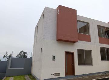 Casa de 3 habitaciones, Quito · Casa de Venta en Conocoto