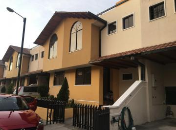 Casa · 107m² · 3 Habitaciones · 1 Estacionamiento · Calderón Calle Quitus a 3 Minutos del Mercado