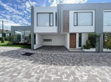 Casa · 190m² · 3 Habitaciones · 2 Estacionamientos · Venta de Casa Esquinera, Sector La Armenia II