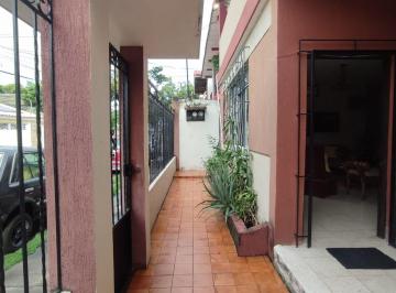 Casa de 4 habitaciones, Guayaquil · En Venta Propiedad Rentara con 2 Departamentos, La Saiba, Sur